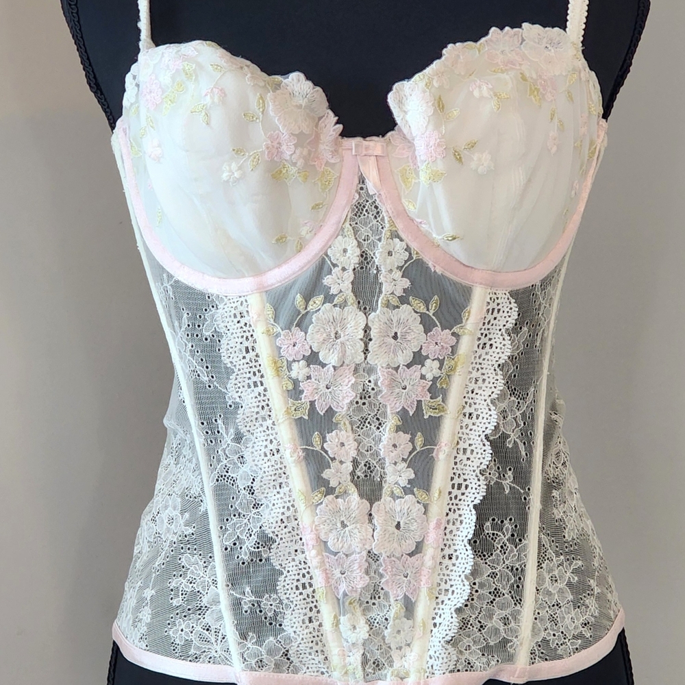 Elegant Lace Bustier in White and Pink